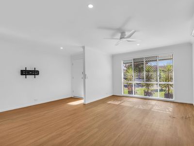1/3 Rose Crescent, Fitzgibbon