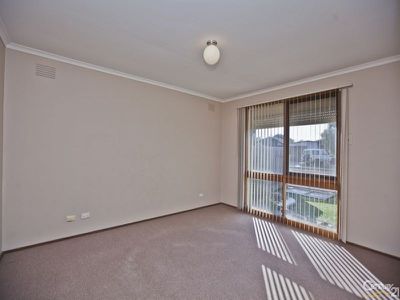 1 / 2 Evelyne Avenue, Cranbourne
