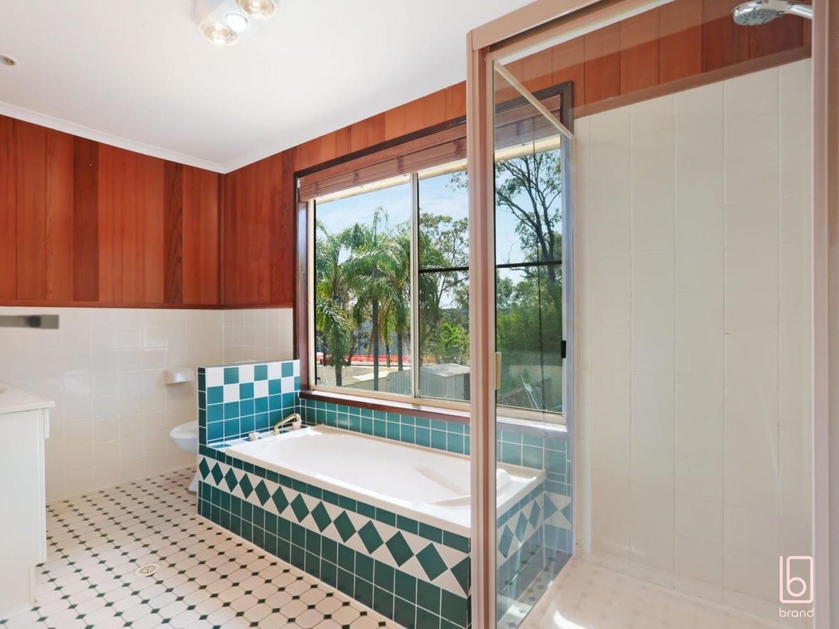 6 Tuross Close, Lake Haven