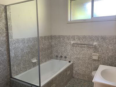 2 / 96 Old Lake Entrance Road, Oak Flats