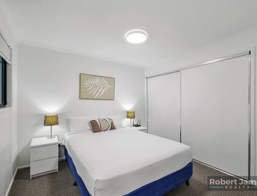  DUAL KEY APARTMENT - PREMIUM POSITION - WATER ASPECT OF LAKE DOONELLA   image 20