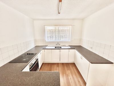 2 / 81 Bayview Street, Runaway Bay