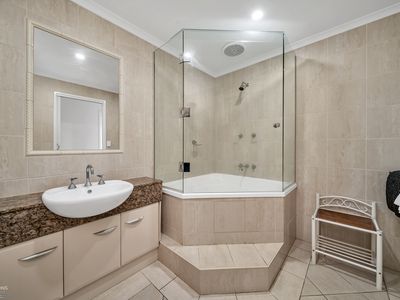 81 / 107 Esplanade, Cairns City