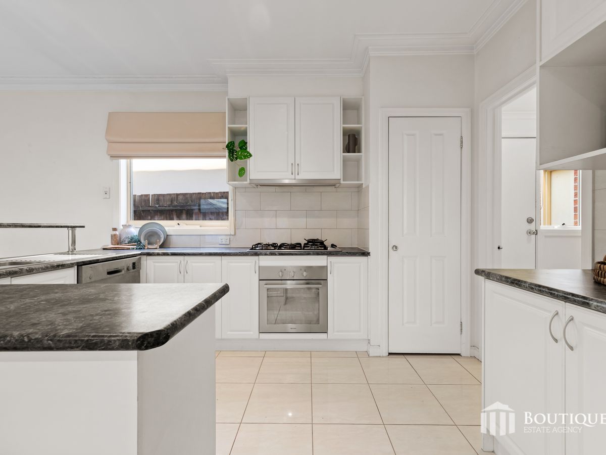 16 Somerset Drive, Dandenong North