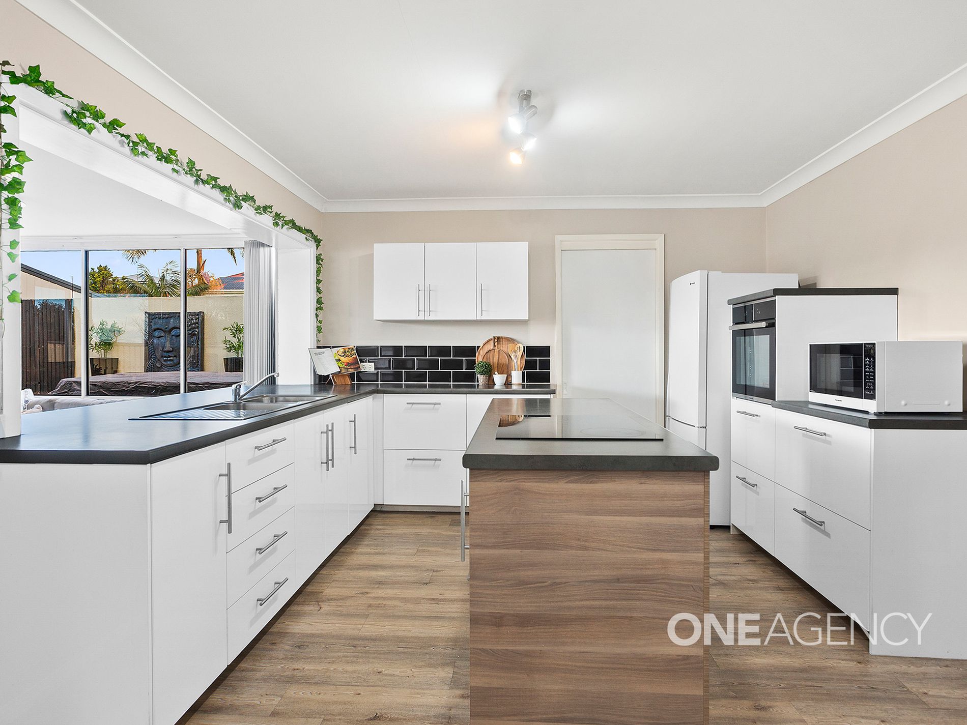 187 Princes Highway, Dapto
