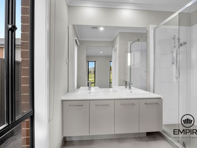 68 Yaralla Circuit, Clyde