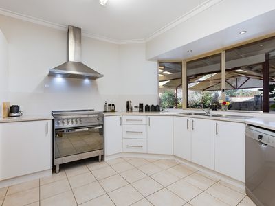 24 St Georges Avenue, Champion Lakes