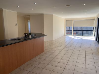 10 Betty Court, Lara