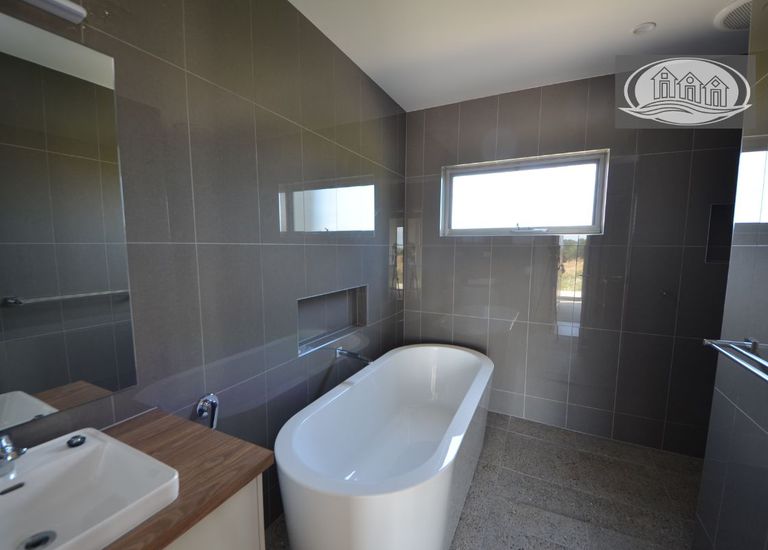 24 Ocean View Drive East, Narrawong