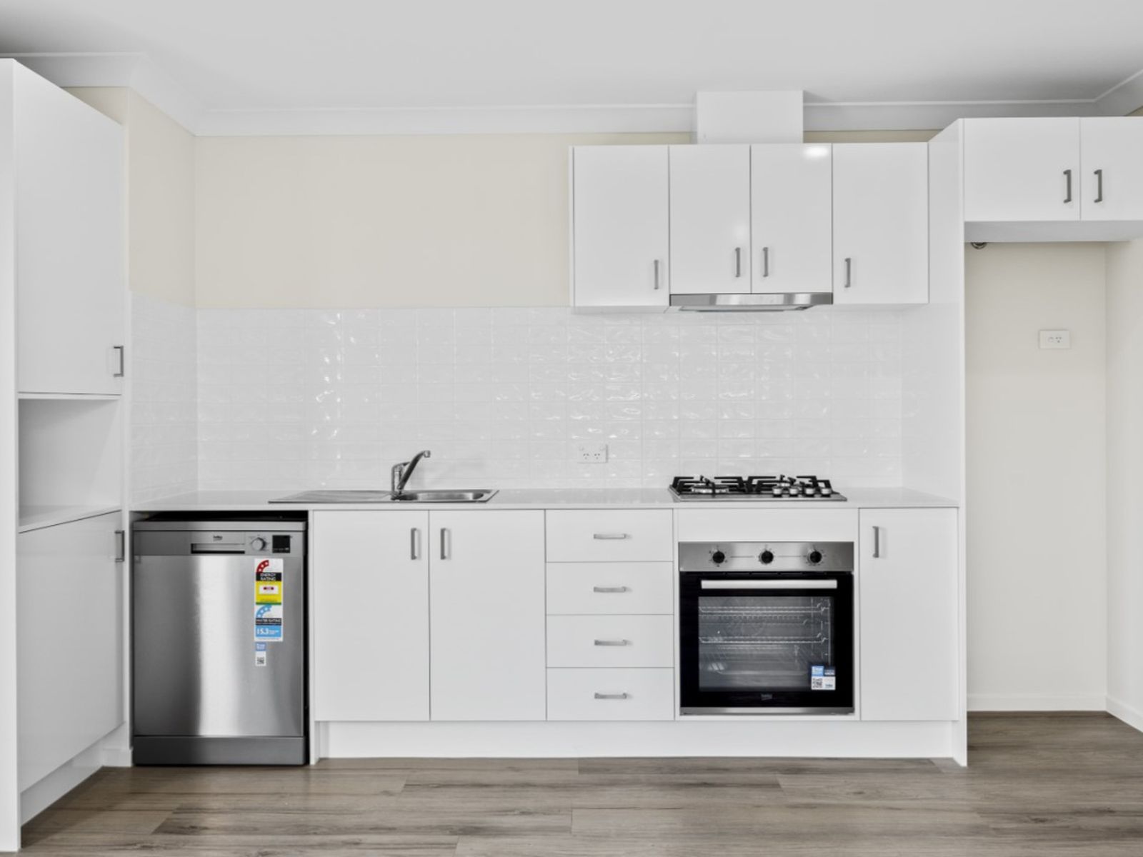 NEW BUILT DUAL 3 + 1 BED $1.271m 