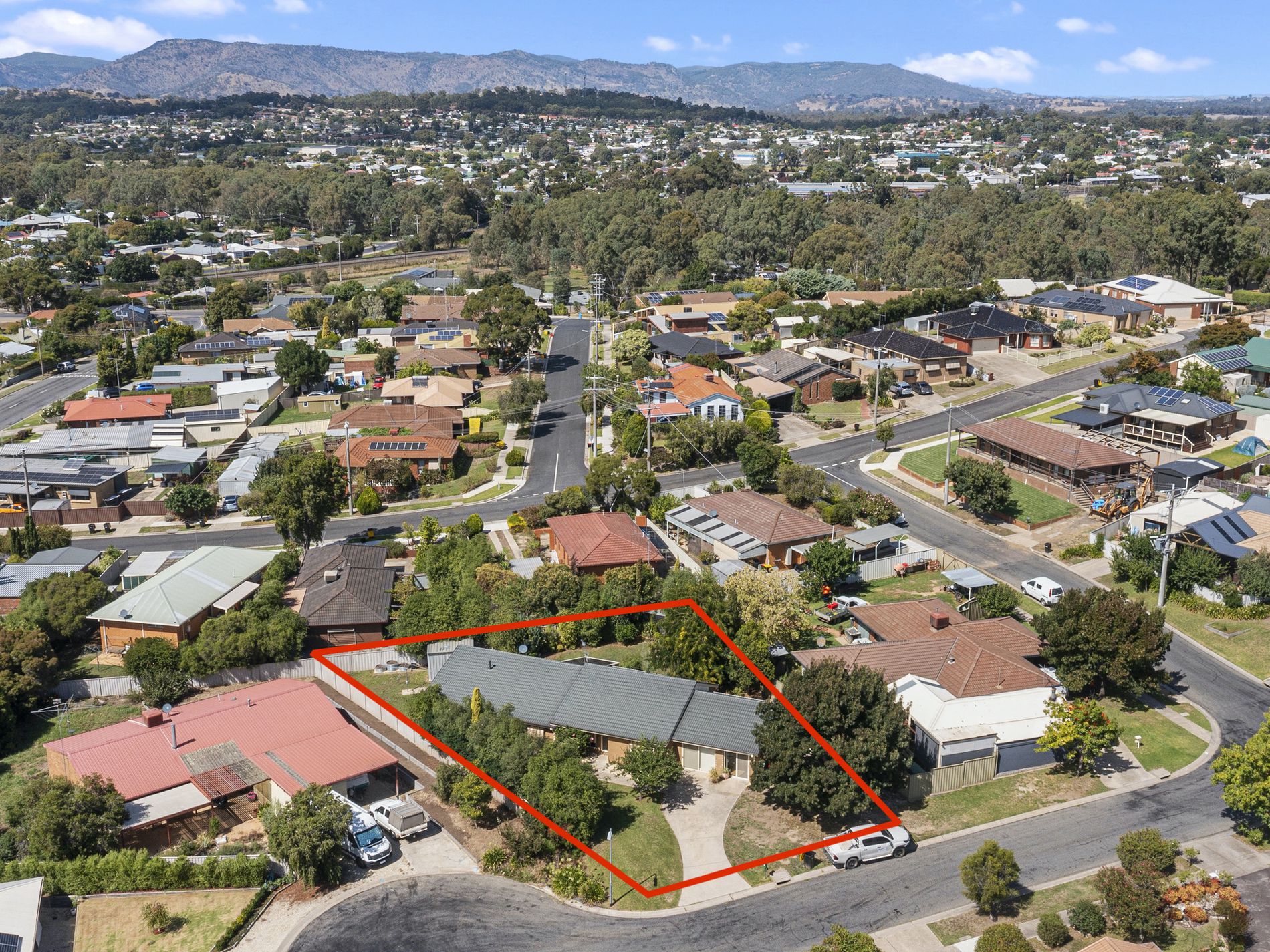2 HEFFEY COURT, Seymour