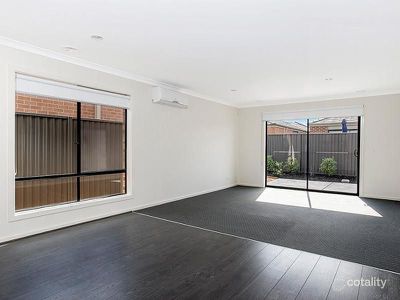 30 Jupiter Crescent, Cranbourne West