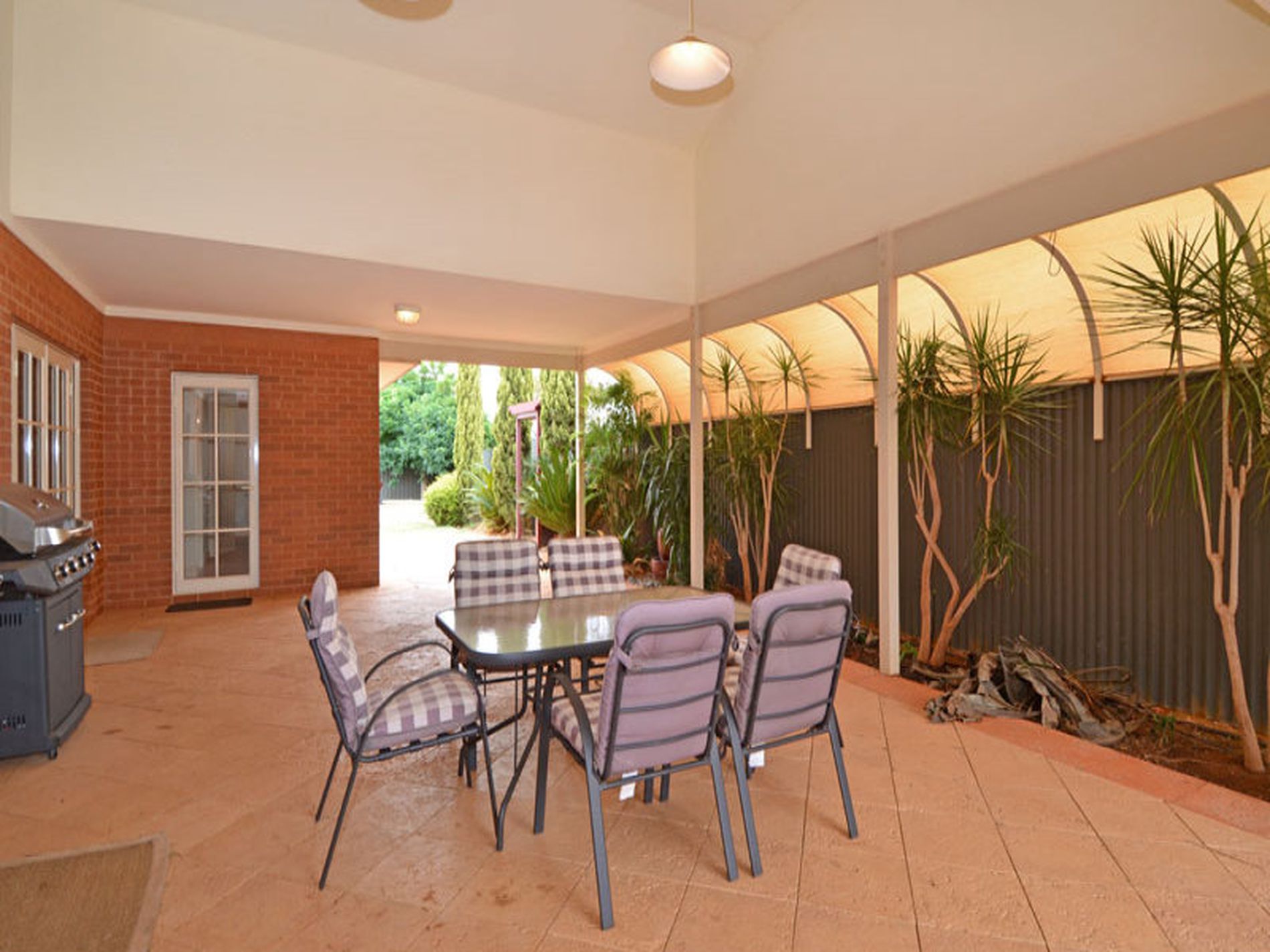 27 Quartermaine Street, Somerville