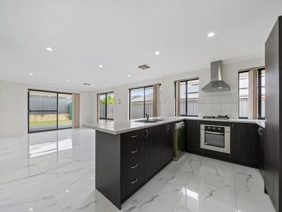 18 Montane Turn, Banksia Grove
