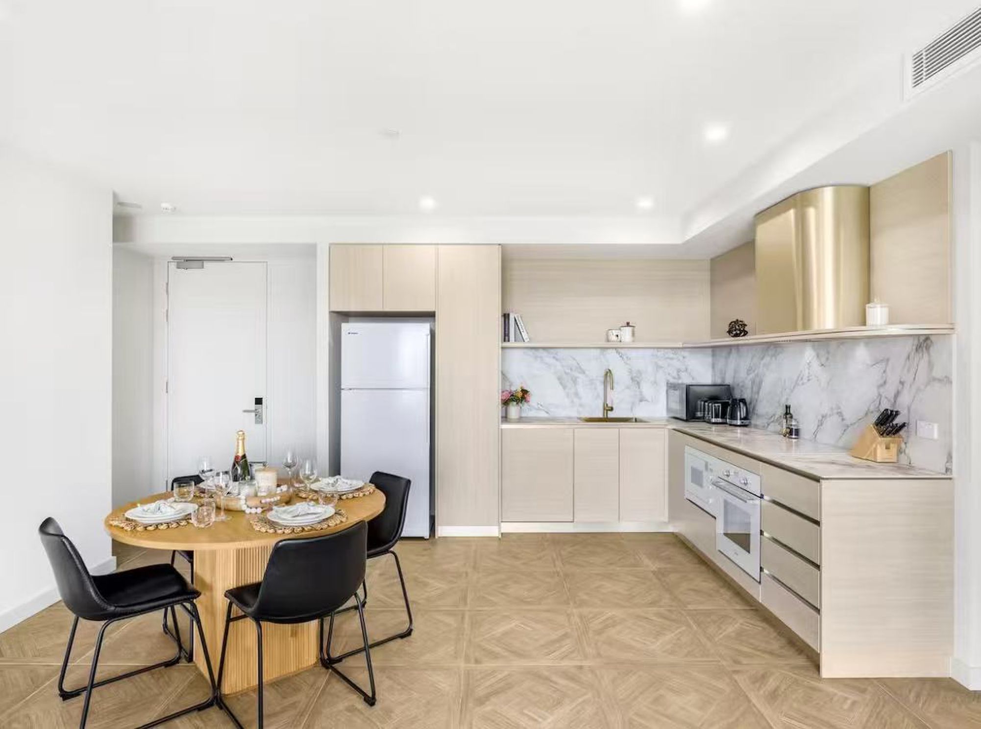903 / 24 Queen Street, Southport