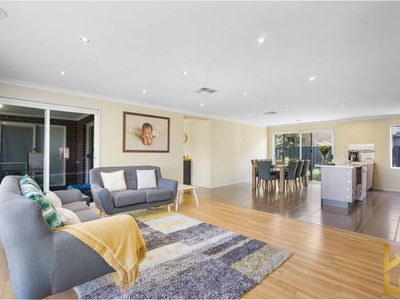 6 Wallaman Street, Manor Lakes