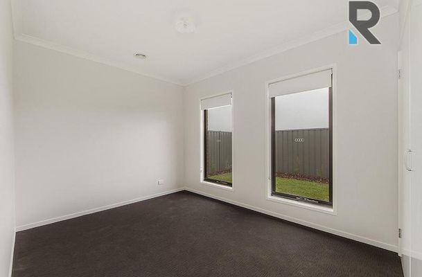 28 Emblem Way, Craigieburn