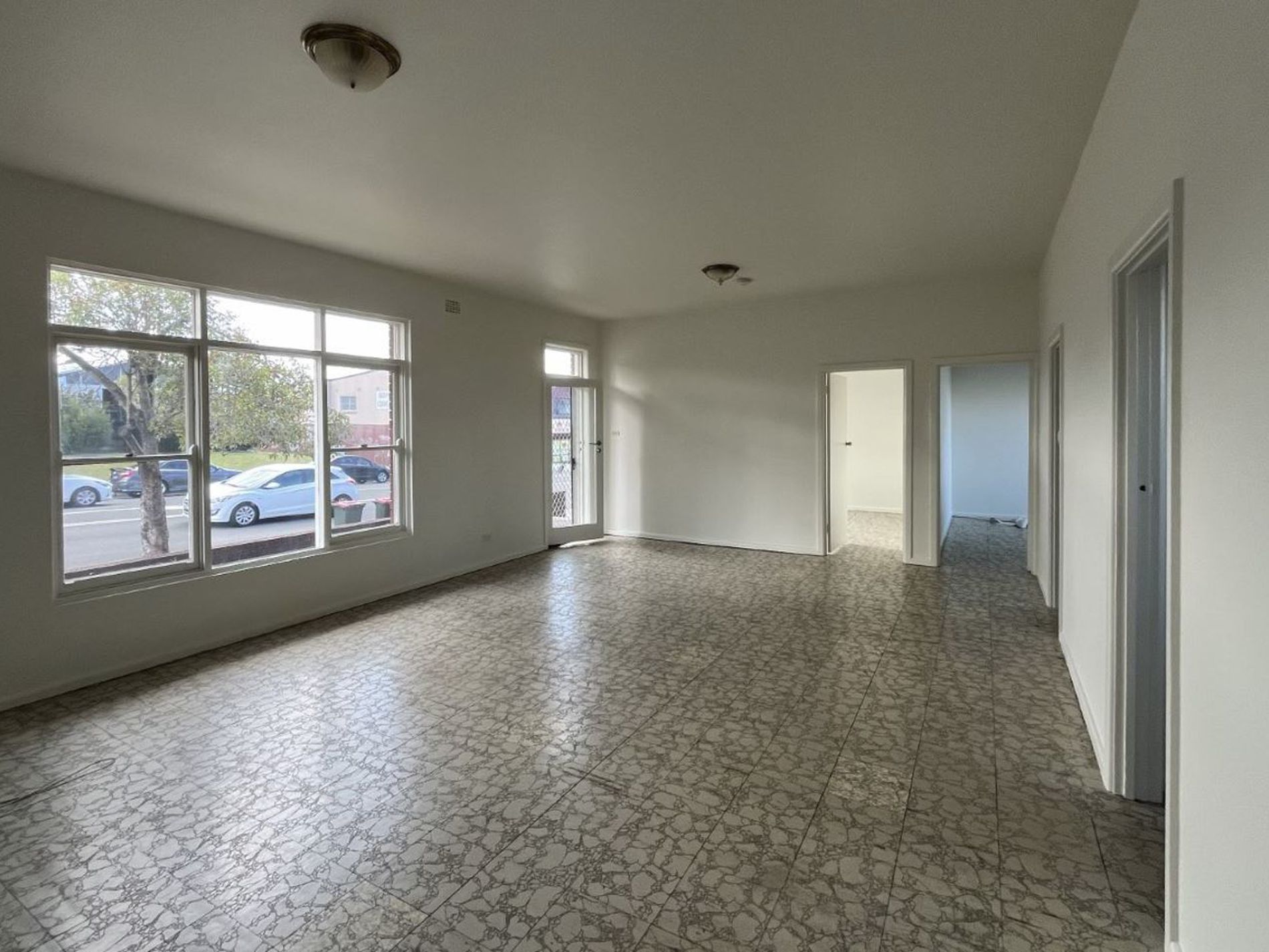 1 / 5 First Avenue, Warrawong