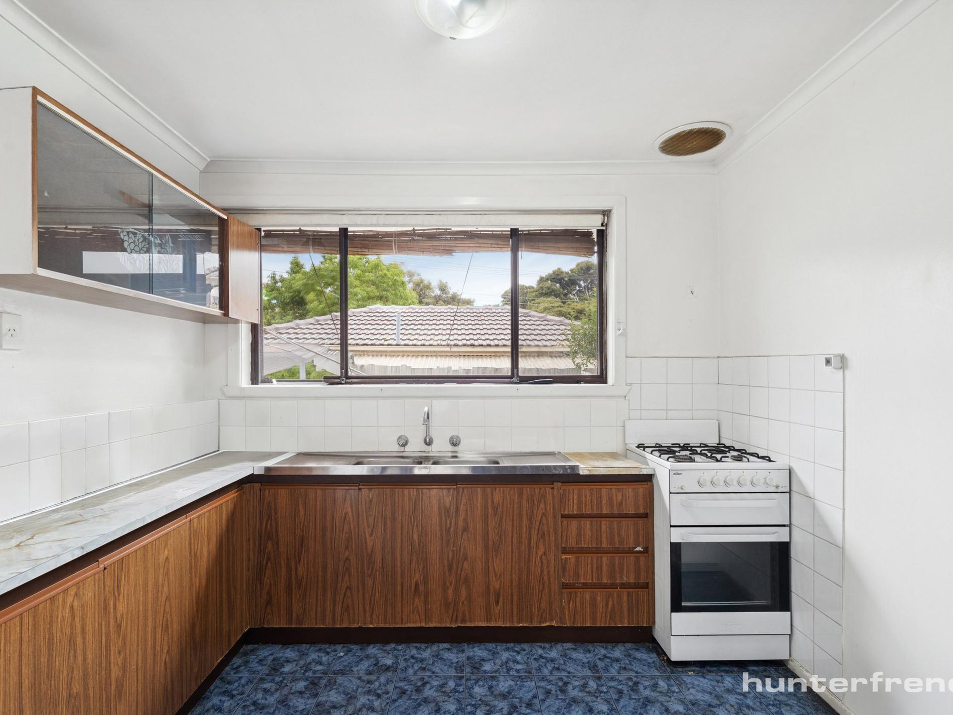 2/93 Millers Road, Altona North