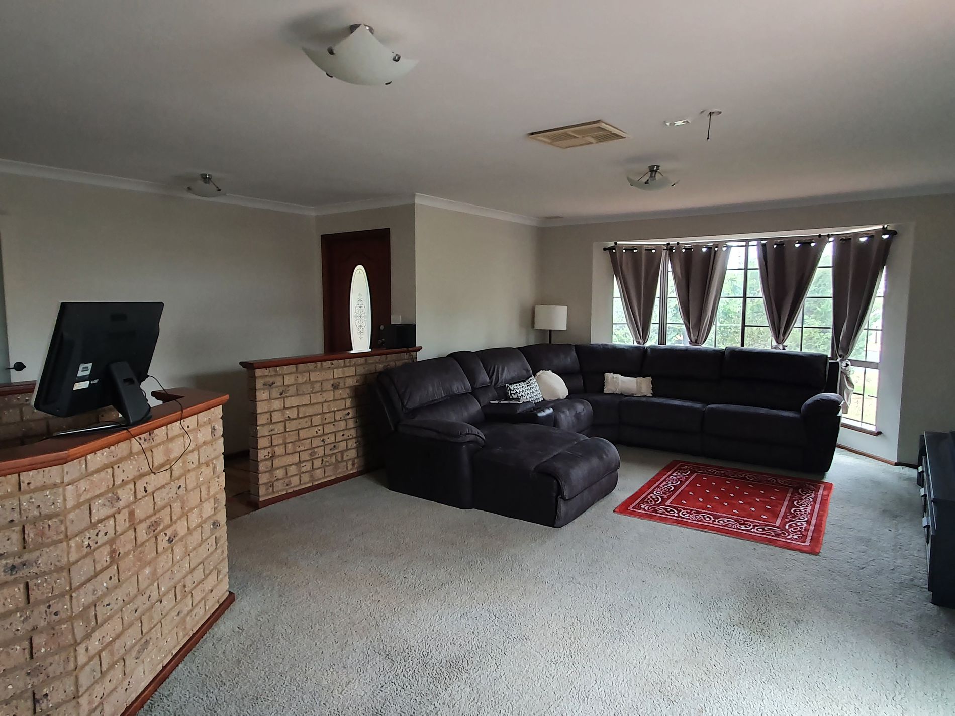 9 Compton Court, Hannans