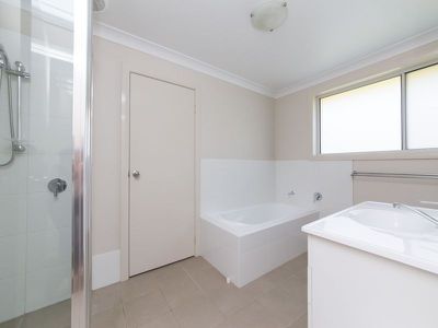 2 Shetland Avenue, Dubbo