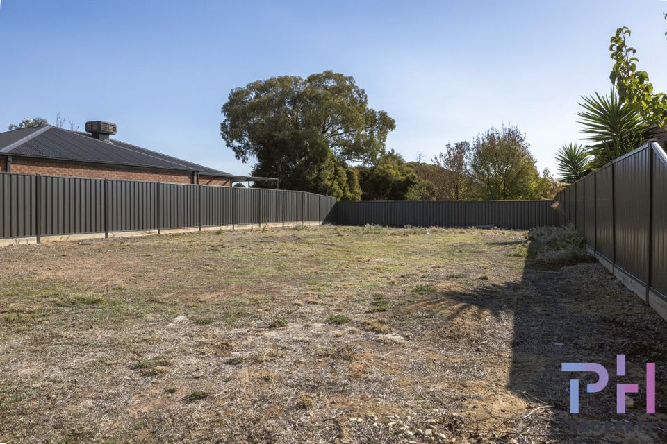 5 Rothschild Close, Epsom