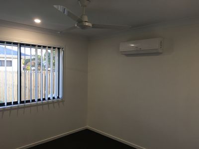 1 / 1 Swallowtail Street, Rosewood