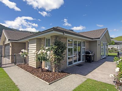 32 Sanctuary Drive, Stoke
