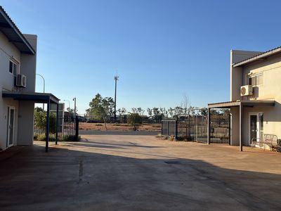 2 / 37 Steel Loop, Wedgefield