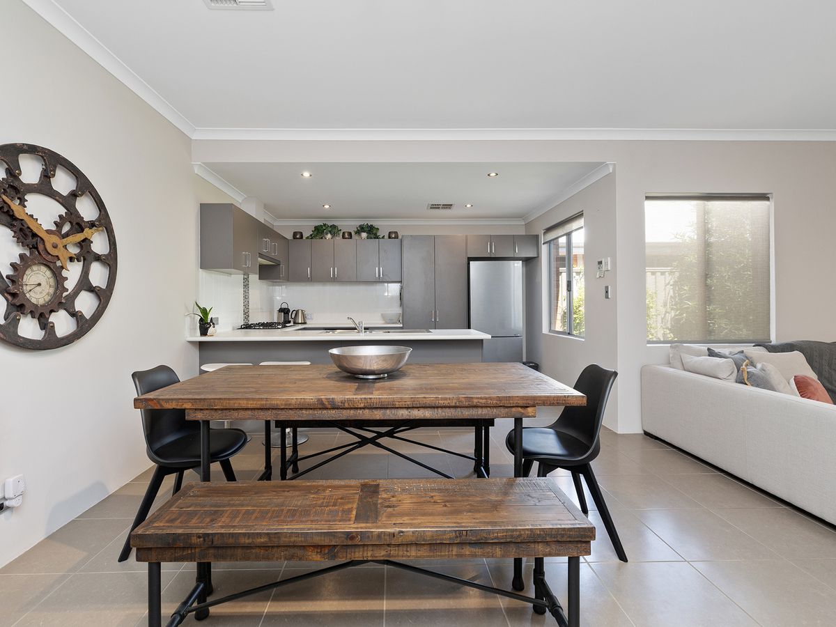 7 / 22 Whittaker Turn, Piara Waters