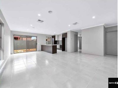 8 Sandygate Circuit, Strathtulloh