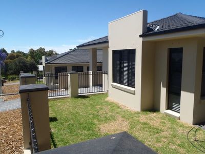 'The Avenue' / 32A Stonehaven Avenue, Dubbo