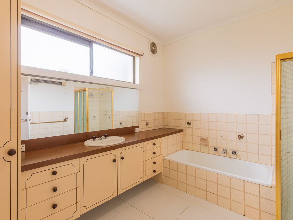34 Sweeney Drive, Narre Warren