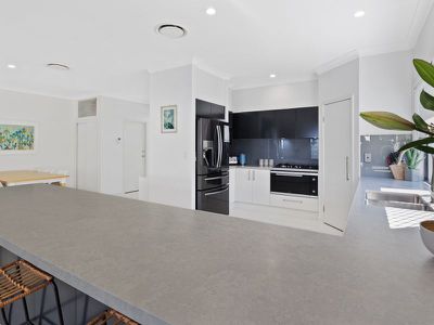 5 Pathfinder Road, Coomera Waters