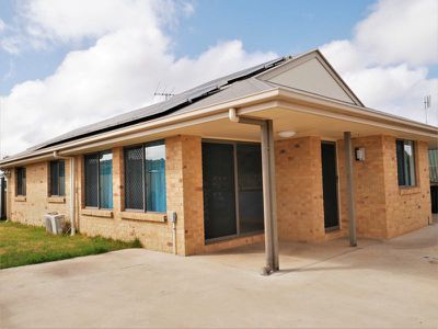 7 / 16 Queen, Kingaroy