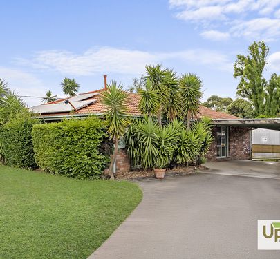 94 Racecourse Road, Pakenham