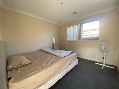 2 / 8 Flower Gum Crescent , Tarneit