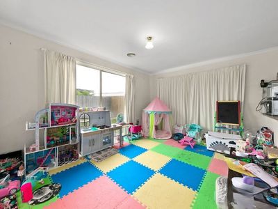 12 Menindee Terrace, Narre Warren South