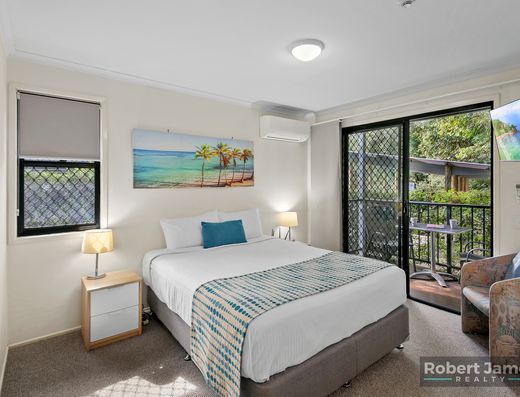 DUAL KEY TOWNHOUSE WITH MULTI USE OPTIONS! image 6