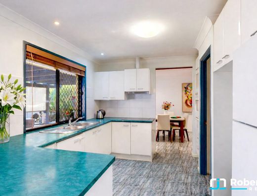 Spacious Home Offering Privacy, Pool & Side Access image 12