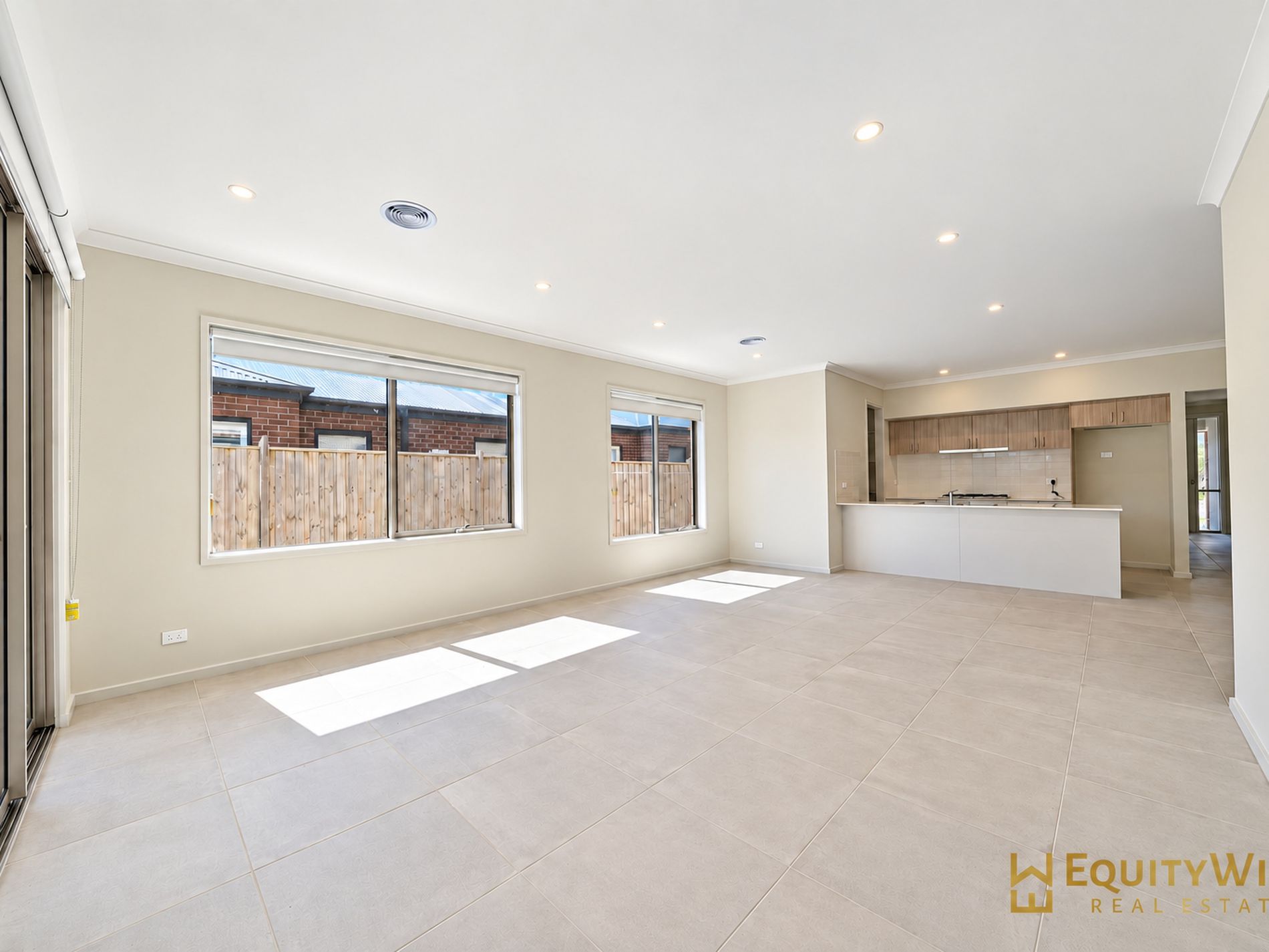 14 Helder Drive, Mambourin