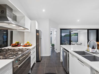 6 Demby Crescent, Wakerley