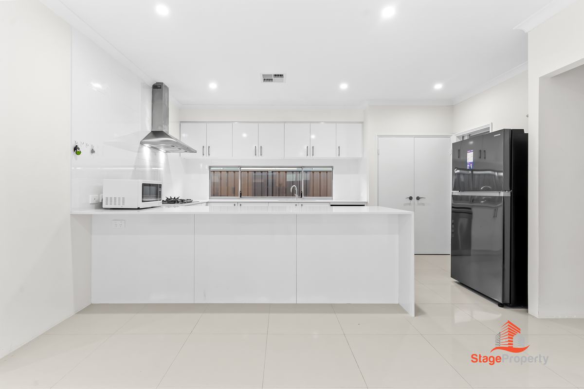 10 Greywacke Entrance, Piara Waters