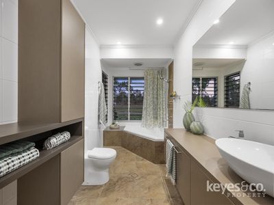 24 Kens Court, Alice River