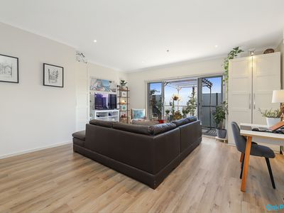 8 / 51 Curie Avenue, Oak Park