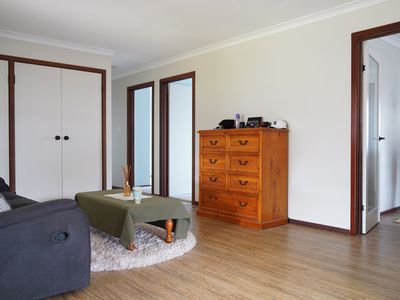 9 Compton Court, Hannans