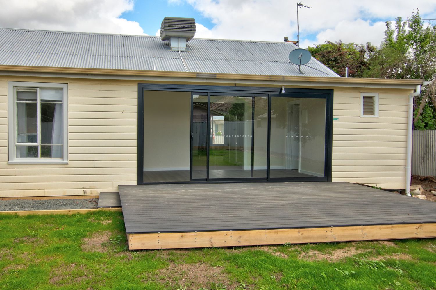 16 Johnson Street, Horsham