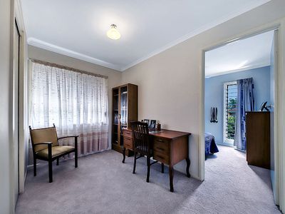 27 Sunstone Street, Manly West