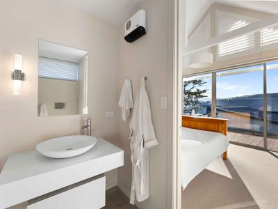 335 Highcliff Road, Highcliff