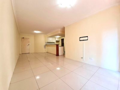 9 / 8 Fifth Avenue, Blacktown